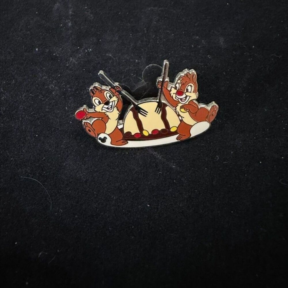 Disney DSSH Chip & Dale Pin Traders Delight Sundae LE 300 2014 DSF Trading Pin